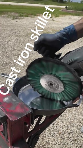 Follow along as i polish this @Lodge Cast Iron skillet. #polishing #metalpolishing #skillet #cooking #satisfying #satisfyingvideos #diy