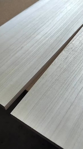 A Simple Joint Using a Slot Cutter Bit. Do you know about slot cutter bits? As shown in the video, you can easily create a spline joint using plywood as the loose tongue. This slot cutter bit cuts a 4mm groove, making it very useful—it can even function as a biscuit cutter! | Taku Wood Craft