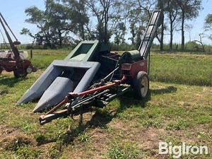 New Idea 2R40" Corn Picker | Agriculture