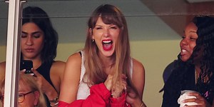 How to Dress For a Football Game, as Taught by Our Favorite Celebs