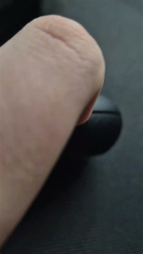 how to open an ear buds case #helpful #earbuds #totorial