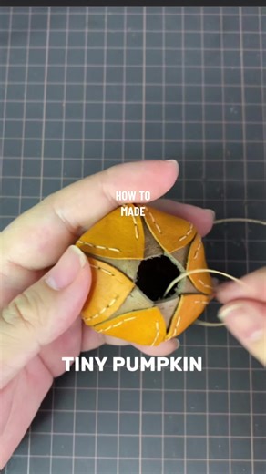 🎃Tiny Pumpkin Pattern is ready for made stuff! 🧡Aytumn 💛Thanksgiving 🧡Halloween Pattern Available now✨ Etsy : Moonray Hut Studio (link in bio) #halloweentheme #pumpkin #pumpkinpattern #leathercraft #halloweenornament #pumpkinleather #leathercharm #spooky #spookyseason #halloweenornament #charmdiy #diycharm #leatherpattern #diy #sewing #womanpower #smallbusiness #halloweendecor #patterndesign #craftmom #leathercrafter #bespoke #vegtanleather