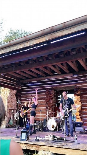 X Girlfriend Band Performs Barracuda - Villages Debut at Brownwood