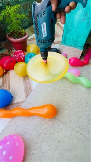 popping balloons #toys #asmr #poppballons #balloonpopping #ballongame #satisfying #relaxing