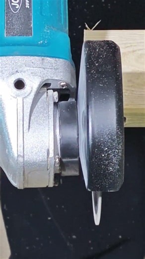 Who knows how to use this power angle grinder?https://bit.ly/4tcHOEk