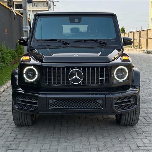 2019 Mercedes-Benz G63 AMG Black on red and black two-tone interior 57,000 miles Handcrafted 4.0L V8 Bi-Turbo AMG performance exhaust Panoramic sunroof 22