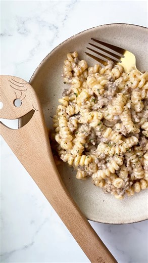 Cheeseburger pasta but make it homemade ✨ This skillet dinner has everything you love about a juicy cheeseburger—savory ground beef, sharp cheddar, and a touch of creaminess—all tossed with pasta for the ultimate comfort food mash-up. Perfect for weeknights, and even better the next day (if there are leftovers 👀). Would you try this pasta twist? Full recipe at PatCooks.com 💛 #PatTheSpatula #CheeseburgerPasta #ComfortFoodGoals #EasyDinnerIdeas #traderjoes | Trader Joe's List