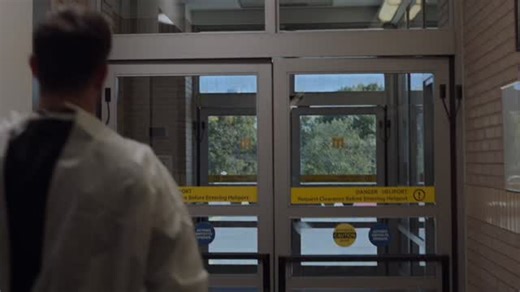 In this EXCLUSIVE clip from tonight’s new episode of #ThePitt, Langdon is trying his best, but for Dr. Robby it might not be enough… Tune in for the full episode at 9pm ET on HBO Max! | Warner Bros. TV