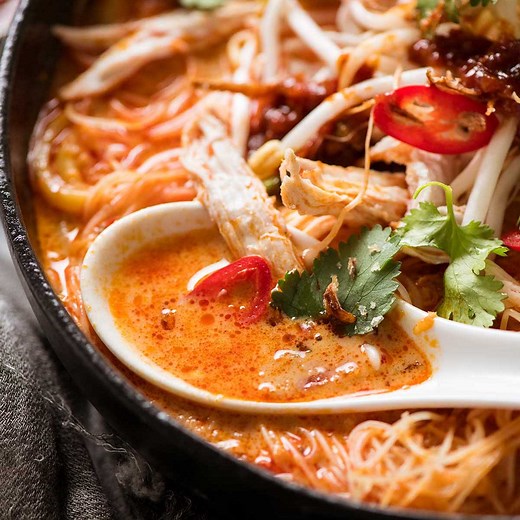 🌶 https://www.recipetineats.com/laksa-soup/ Laksa – the iconic Malaysian spicy coconut noodle soup! An incredibly rich, fragrant, complex flavoured broth loaded with all the essential classic Laksa toppings. This is an easy Laksa recipe because it’s made with a store bought Laksa paste which is spruced up to make a restaurant quality Laksa. | RecipeTin