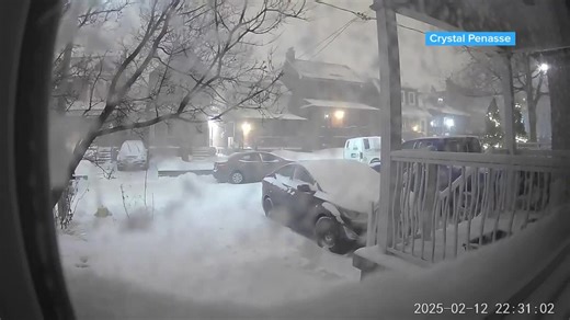 WATCH: Time-lapse shows snow accumulating in Toronto during winter storm