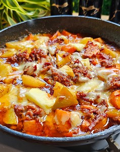 Discover this Corned Beef Caldereta recipe—a delicious spin on the classic Filipino caldereta using canned corned beef, rich tomato sauce, and hearty vegetables. Easy, budget-friendly, and perfect with rice! #CornedBeefCaldereta #FilipinoRecipes #Caldereta #PinoyFood #LutongBahay #EasyMeals #CannedGoodsRecipe #FilipinoComfortFood #StewLovers #CornedBeefTwist | Yummy Kitchen