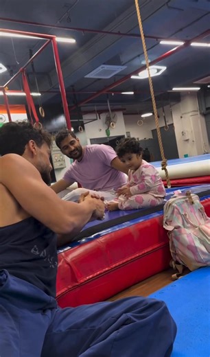 What’s the cutest thing you’ve seen on your feed today? Yeah… didn’t think it could get better than this. ♥️♥️ . #Tigershroff | Team Tiger Shroff