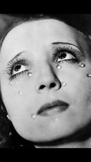 1920s Eyelash Beading: An Unusual Makeup Trend #20smakeup #vintagemakeup #makeuphistory #beautyhistory #beadedlashes