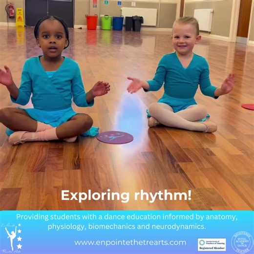 Little Ballerina's having fun exploring rhythm for their claps and jumps exercise during their Royal Academy of Dance Pre-Primary in Dance Ballet class! Rhythm is part of our everyday lives whether we are listening to music, playing an instrument, dancing, walking, running or talking. Understanding different rhythms and how they affect our movemetn and activites enables us to perform more complex movements. Whether these are simple rhythms using even beats in forms of quick or slow, or more comp