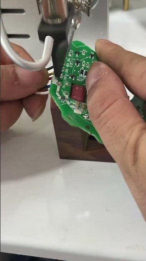 Semi automatic soldering machine.Wires through PCB hole soldering
