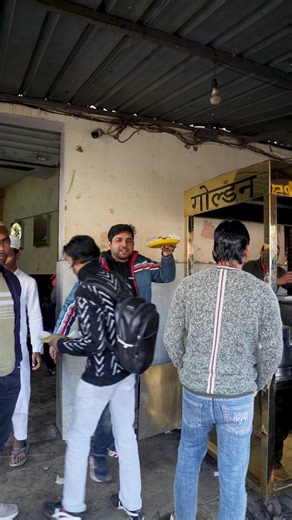 Ye hai Loni ki Mashhoor Golden biryani. Apko kaisi lagti hai?