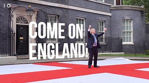 Great to sign a huge England flag alongside greats such as Gareth Southgate, Peter Shilton and Sir Geoff Hurst. Discrimination has no place in football and I’m fully behind the Nationwide and FA campaign to create a fun, safe and inclusive environment for everyone. Good luck to the team today, we’re right behind you! 🏴󠁧󠁢󠁥󠁮󠁧󠁿 | Boris Johnson