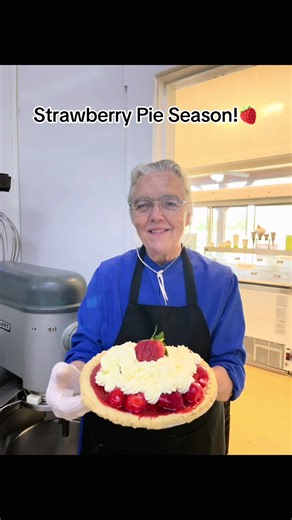 Yummy Strawberry Pies & Shortcakes Recipe