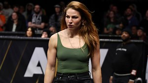 Marina Shafir Unbelievably Seen Smoking And Working Out Simultaneously