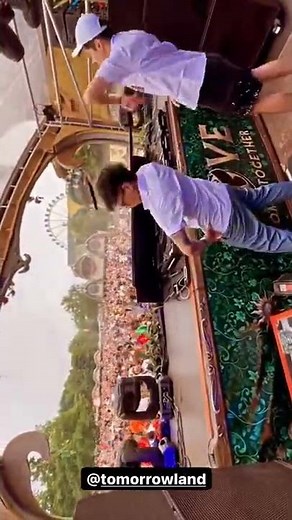 weird genius live at tomorrowland #shorts #viral #weirdgenius #videoviral