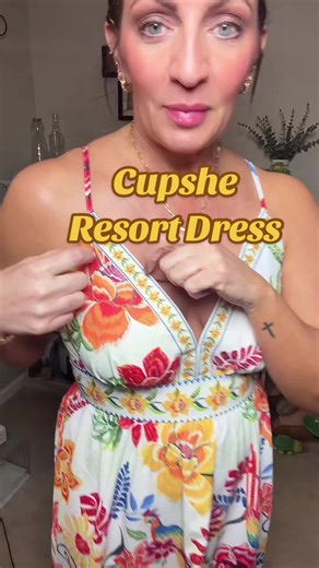 Tropical Vibes: Flowy Dress from Cupshe