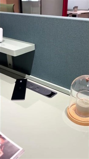 Qingyu Series: Modern Office Desks Redefine Workspace.