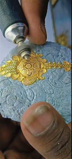 টিকলি কাটিং করা ভিডিও