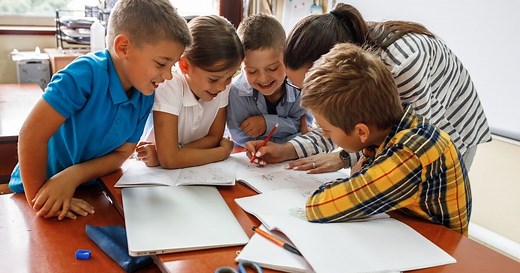 Spółgłoski i samogłoski: jak wyjaśnić dziecku, czym się różnią? Przykłady i ćwiczenia