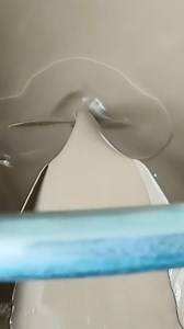 Préparer ton support et Faire un ragréage pour avoir une bonne base et se faciliter la pose du carrelage ! La vidéo complète avec tous les bons conseils est sur YouTube ! #ericlecarreleur #ragreage #btp #artisan | Eric Le Carreleur