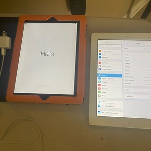 Ihome speaker,2 iPod nano’s,ipod5th gen 3 headphones 1 Bluetooth headphone.2ipad