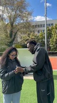 POV : Ce père célibataire qui drague la coach de sa fille ⚽️ #football #youtubeshorts #drole #sketch
