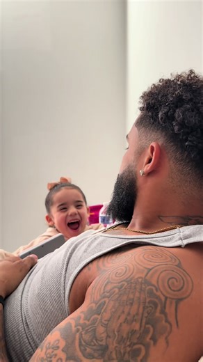 Dad running a whole business meeting on a princess laptop 😂👑 #girldad #comedy #princess #dadsoftiktok #fyp