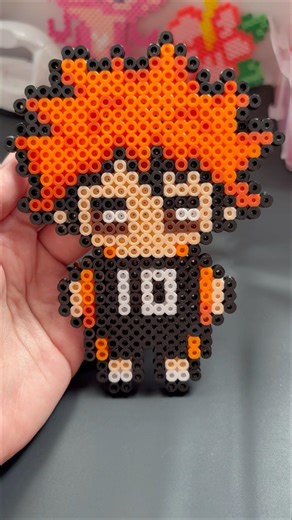 Making the Speedy Decoy in Haikyuu🏐 Karasuno High’s Volleyball Club #pixelart #perlerbeads #haikyuu