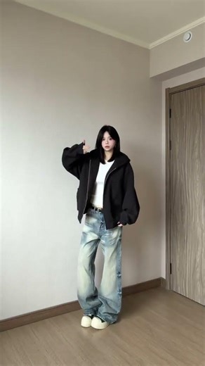 Neutral Wind OutfitNeutral Wind CombinationContrastFashion ProWhat to Wear Today