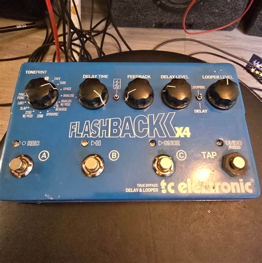 TC Electronic Flashback X4 Delay & Looper 2011 - 2019 - Blue | Reverb