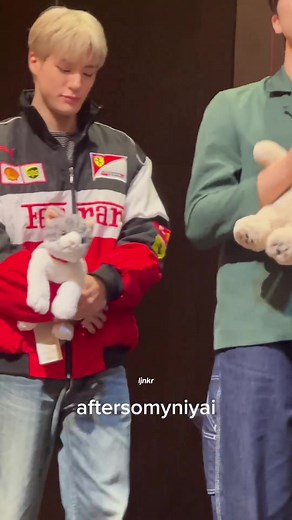 in the world of boys he's a gentleman #jeno #leejeno