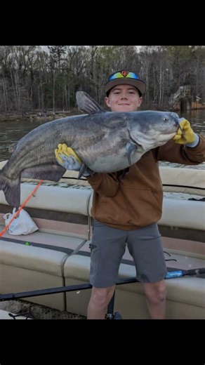 my boy got his new PB this weekend. 30lb blue in the boat 🤟🏻🩵 #catfish #fyp #proudmomma #bigfish