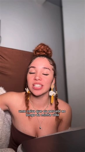 Gabriela Tevier 🔥 on Instagram: "mínimo x tratamento de princesa 👑 me conta o que é cada um pra vc nos comentários?? obs: gostaram desse tipo de vídeo? acho que é menos sensuellen que o gabidicks, pq a ideia é falar sobre tudo (?) e menos besteirol (?) kkkk mas não pararei com o gabidicks prometo 🙏🏼 #ruiva #ruivacacheada #indireta #relacionamento #indiretas #flerte #namoro #namorada #namorado #solteira #solteiro #psi #amiga #conselho"