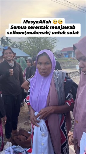 By SYAHRUL AND TEAM on Instagram: "Waktu ditanya apa yang paling perlu semua menjaqab mukenah bukan yang lain🥺🥺🥺"