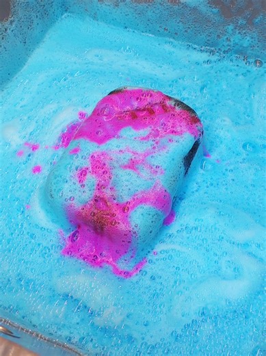 Happy Sunday!!🥰 Hope you're all having a lovely weekend 😘 A cute blue and pink number for you 💙💖 #spongeasmr #asmr #visualasmr #cleantok #sudsy