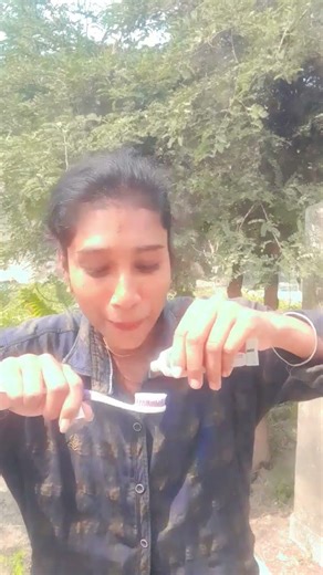 How to use toothpaste🙄😂🤣