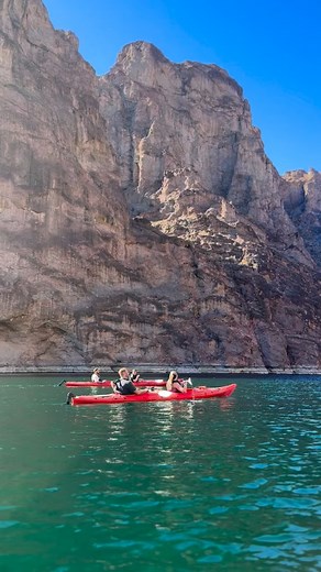 Sun, laughs, and a little friendly splash competition. Grab your friends and family and join us for a kayak adventure you’ll be talking about all season! ☀️☀️ #blazinpaddles #willowbeach #hooverdam #bouldercitynv #lakemeadnps #coloradoriver #bestkayaktourlv #visitnevada #lasvegas #vegastours #lasvegaskayaktour #kayakingadventures #wildernesssystems #onlyinnevada #kayakvegas #kayaklasvegas #hooverdamlodge #blackcanyon #selfguidedrentals #kayakrentalslasvegas #travelnevada #arizonacamping #camping