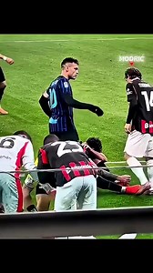 🚨🥶🥶 Zlatan Ibrahimović, déjà retraité, a presque voulu entrer sur le terrain, il était furieux de la manière dont Lautaro Martínez manquait de respect à Luka Modrić. | Analyse Football