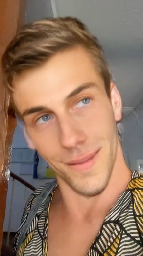 Nataša Kovačević on Instagram: "Balkanac kad se zaljubi a ne moze da ozeni majku. U horoskopu : rak"