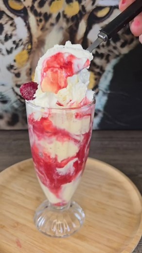 Coupe glacée vanille-coulis de fraise : recette facile