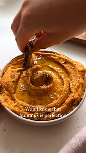 We all know that hummus is perfection, but have you tried red lentil hummus? It's delicious, smooth, and versatile, perfect as a dip or sandwich spread. Lentils cook quickly and are rich in iron, protein, and fiber, making them a fantastic alternative to chickpeas. Recipe is in the comments 💕 | Plantbaes