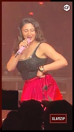 Dhvani Bhanushali Live Concert Performance 🎤✨ #DhvaniBhanushali #LiveConcert