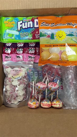 Let’s pack a candy order for Suzanne! #hellosweetscandy #candy #candyshop #orderpacking #smallbusiness