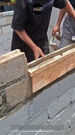 DIY mortar spreader box allows mason to lay cement bed over concrete blocks fast and level