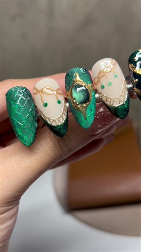 #alicenthightower #alicent #emeraldnails #nailart